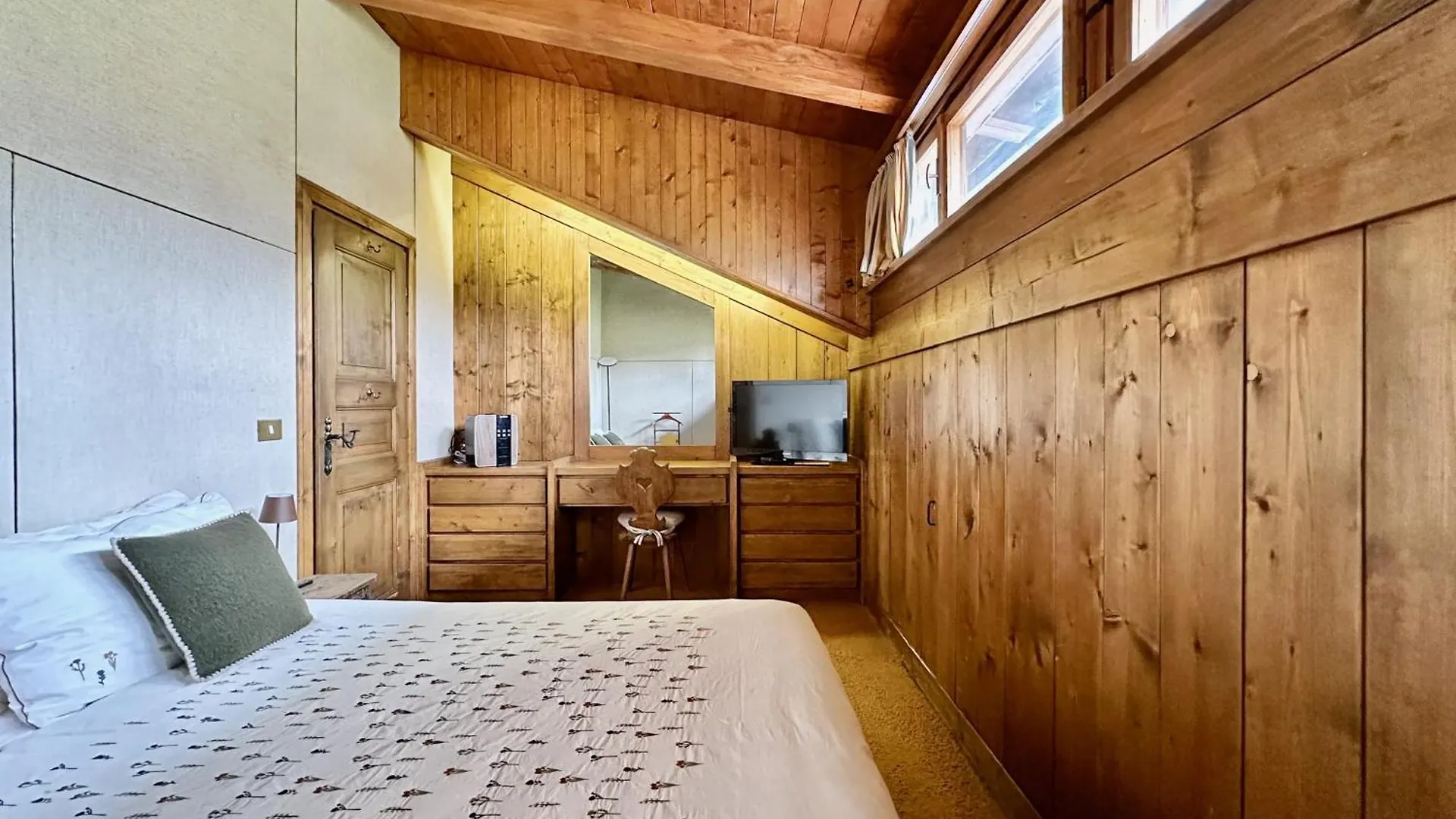 アパート Beautiful 3 Bedroom New Flat In コルティーナ・ダンペッツォ イタリア